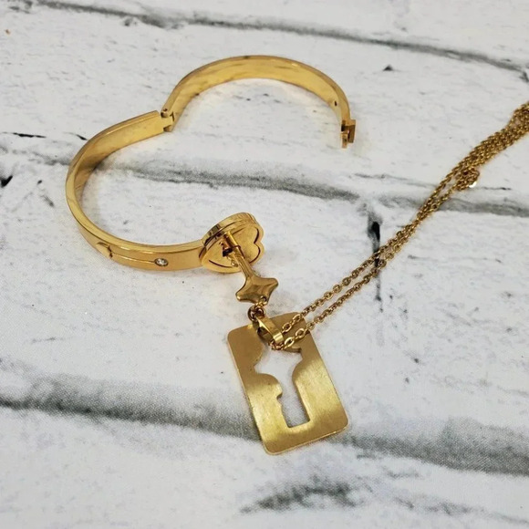 Golden Lock and Key Bracelet and Necklace Couples Jewelry - Picture 6 of 10